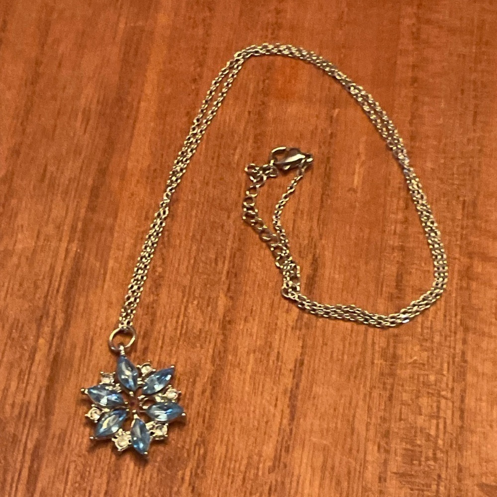 Beautiful Blue Snowflake Necklace 20” Brand New!